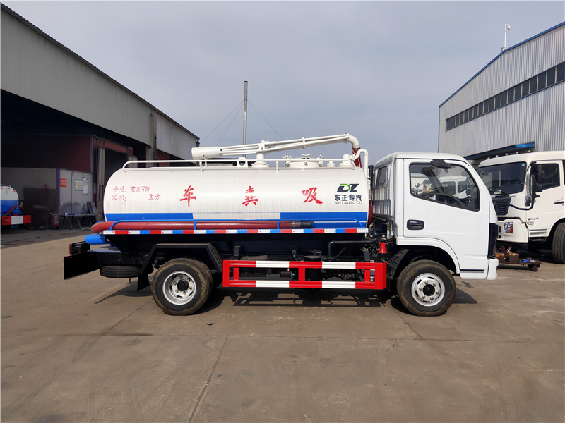 東風(fēng)牌5方吸糞車(chē)