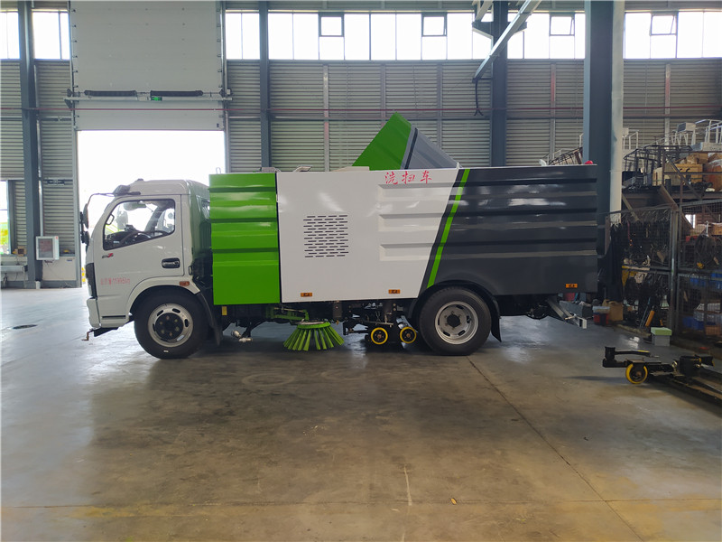 東風(fēng)大多利卡洗掃車(chē)